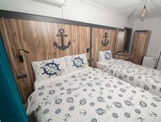 Deluxe 3 Kişilik Çift + Tek Yataklı - Bahçe Manzaralı
