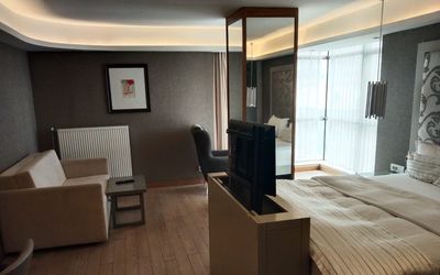 The Crater Hotel · 5