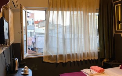 Petek Hotel · 4