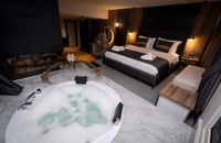 Suite Presidencial con chimenea y jacuzzi