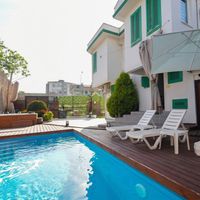 Yeşil Panjurlu Villa