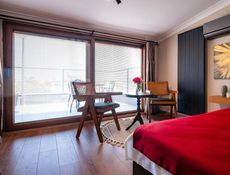 Freistehendes Doppelzimmer mit Terrasse