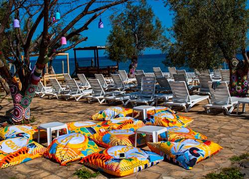 turkey/canakkale/ayvacik/helencampingbeachrestauranta423760a.jpg