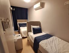 202 No'lu Oda Bir Çift Kisilik ve Bir Tek Kişilik Toplam 3 Kişilik Aile Odası