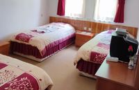 HOTEL-Üç Ayrı Tek Yataklı Oda-(WC,Banyo İçerde)