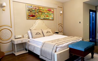Amida Boutique Hotel · 4