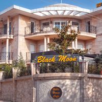 Blackmoon Villa Hotel