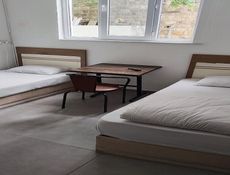 002- 2  TEK KİŞİLİK YATAK (ORTAK KULLANIM TUVALET )