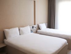 Standard Room / Triple