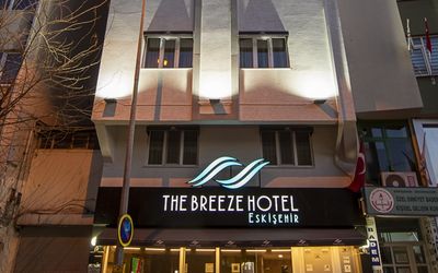 The Breeze Hotel · 4