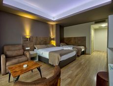 CORNER DELUXE ROOM