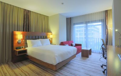 Hilton Garden Inn · 5