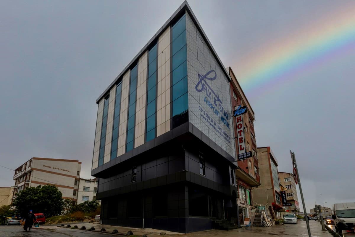 Fly And Stay Airport Hotel