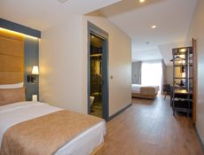 Deluxe Triple Room - Balcony