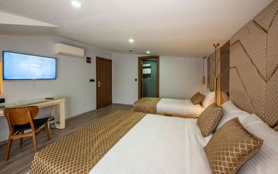 Zazzoni Airport Hotel · 5