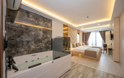 Zazzoni Airport Hotel · 4