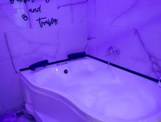 Mirror Design Jacuzzi Suite