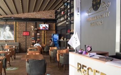 The Hera Suite Hotel · 3