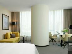 Spacious Centro Corner Suite