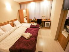 Deluxe Üç Kisilik Oda Sehir Manzarali
