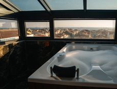 Sky Panoramik Deniz Manzaralı Jakuzi Süit