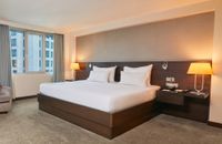 Grand Deluxe Zimmer mit Kingsize-Bett