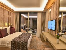 Junior Suite Oda ( Deniz Manzaralı ve Balkonlu )