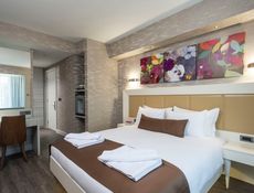 LUXERY ROOM