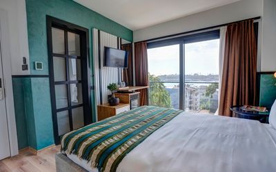 Fragments Hotel · 4