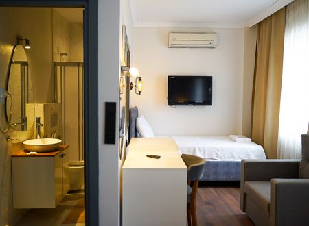 turkey/istanbul/beyoglu/frontdoor811158d0.jpg