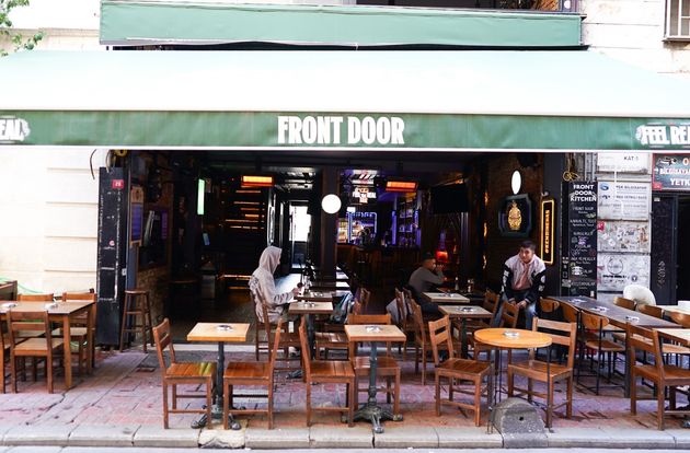 turkey/istanbul/beyoglu/frontdoorda9aafed.jpg