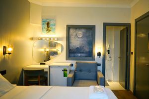 turkey/istanbul/beyoglu/frontdoorf1d3acdc.jpg