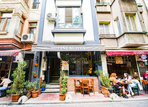 turkey/istanbul/beyoglu/mitanisuits5917cbc2.jpg