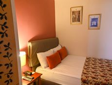 Kleines Zimmer mit Balkon