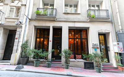 No11 Hotel & Apartments · 4