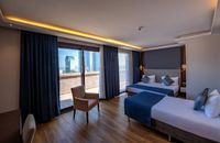 Deniz Manzaralı Aile Odası