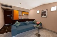 Apartament typu Executive Senior Suite z dostępem do aneksu kuchennego i salonu