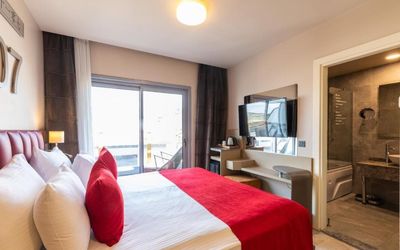 Ramada by Wyndham Istanbul Pera · 3