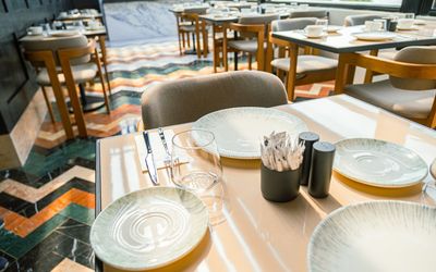 The Gift Hotel · 5