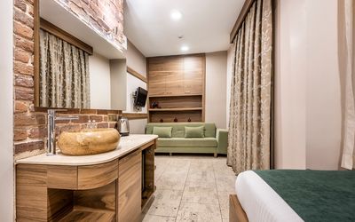 The Pera Hotel · 3