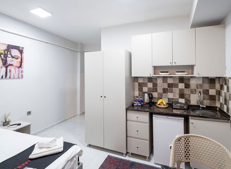 turkey/istanbul/beyoglu/theredtentsuite2320c5eaea.jpg