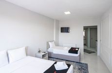 turkey/istanbul/beyoglu/theredtentsuite2332e44c94.jpg