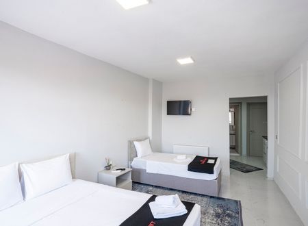 turkey/istanbul/beyoglu/theredtentsuite2332e44c94.jpg
