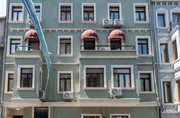turkey/istanbul/beyoglu/theredtentsuite23de68d67b.jpg