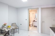 turkey/istanbul/beyoglu/theredtentsuite23de80e725.jpg