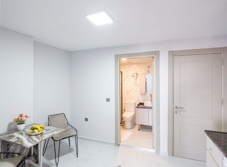turkey/istanbul/beyoglu/theredtentsuite23de80e725.jpg