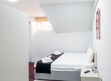 turkey/istanbul/beyoglu/theredtentsuite23fb09608a.jpg