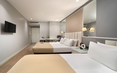 Ess  Hotel · 3