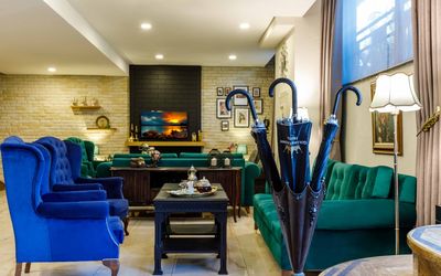 Golden Crown Hotel · 4