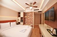 Deluxe Collesium Room